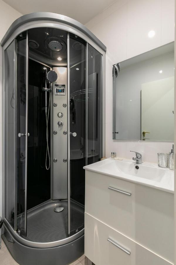 Homeabout Retiro Apartment I Madrid Bagian luar foto